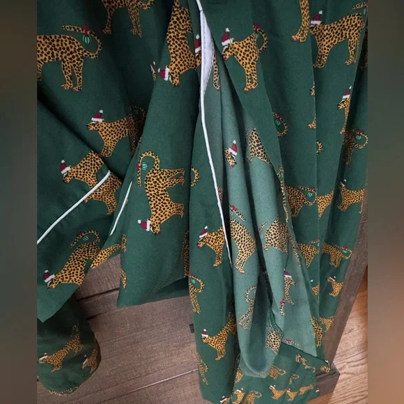 Bouffants & Broken Hearts Green Leopard Pajama Set, Size L - Picture 8 of 9